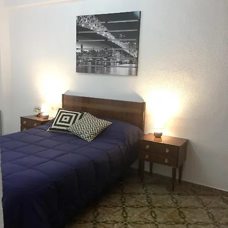 With 3 Bedrooms In With Wonderful City View Balcony And Wifi 4 Km From The Beach Alicante